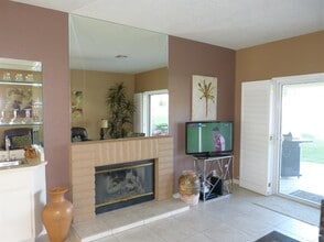 Building Photo - 221 Vista Royale Cir E