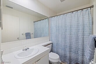 Building Photo - 5276 Cedarbend Dr