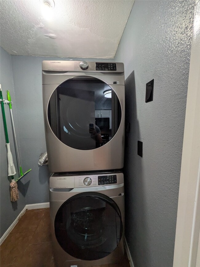 Building Photo - 12500 Sandpiper Dr