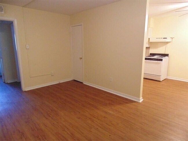 Building Photo - 3106 Duval St