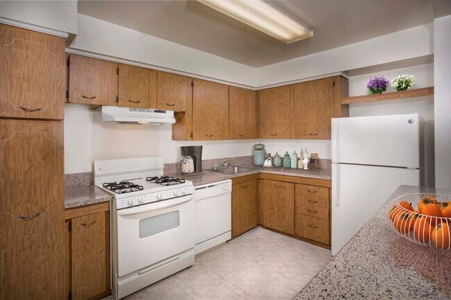 Fully-equipped kitchen at Deerfield Run & Village Square North Apartments in Laurel, MD - Deerfield Run & Village Square North Apart...