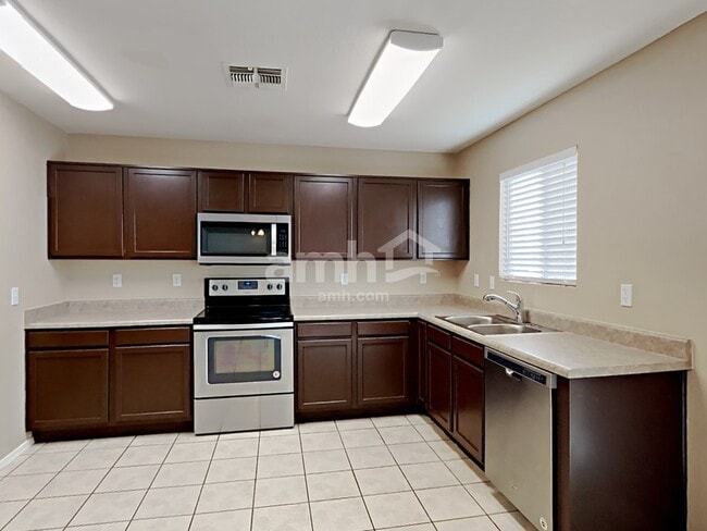 Building Photo - 1117 E Dust Devil Dr