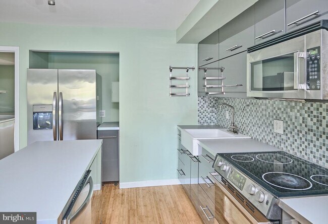 Foto del edificio - 22 Tahoe Dr