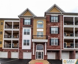 Building Photo - 613 Doral Ct