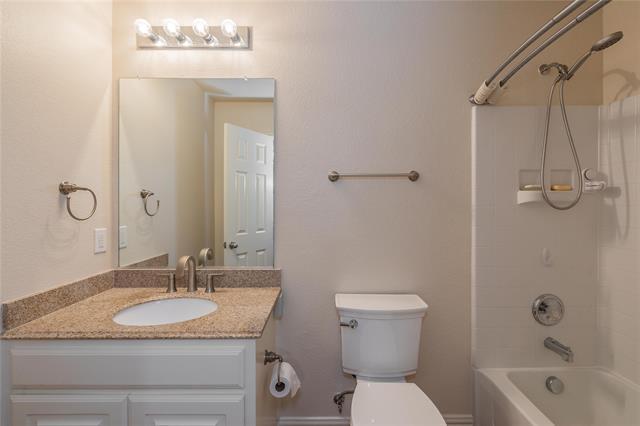 Building Photo - 7801 Quiet Waters Dr
