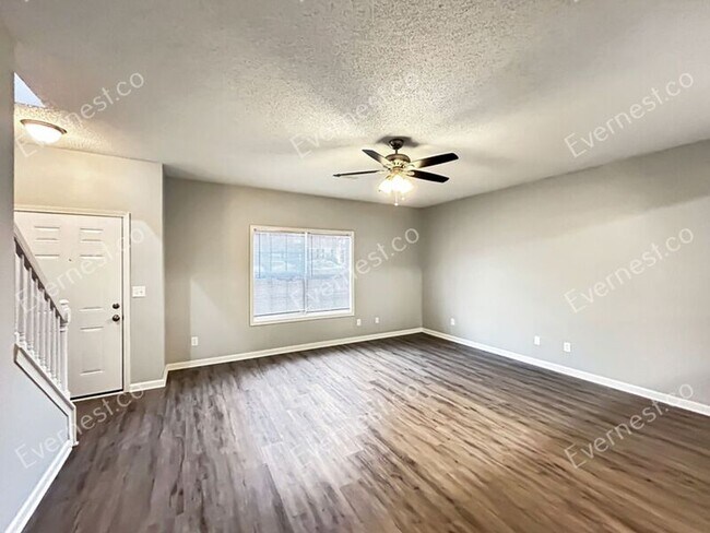 Foto del edificio - 8640 Thomas Ln