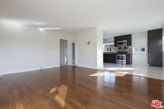 Foto del edificio - 8324 Barnsley Ave