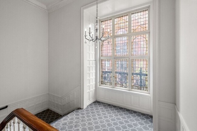 Building Photo - 17 Gloucester St