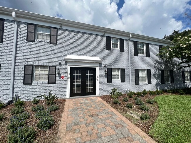 Building Photo - Modern 3 Bed 2 Bath Condo for Rent in Wint...