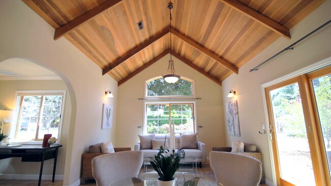 Building Photo - Beautifully Remodeled Cottage In great Los...