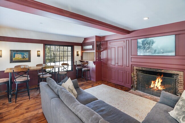 Foto del edificio - 16 Pleasant Ridge Rd