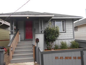 Building Photo - 216 Garfield St