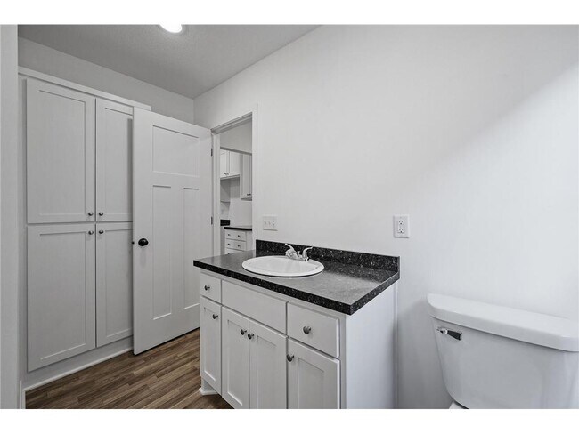 Building Photo - 3606 N Bryant Ave