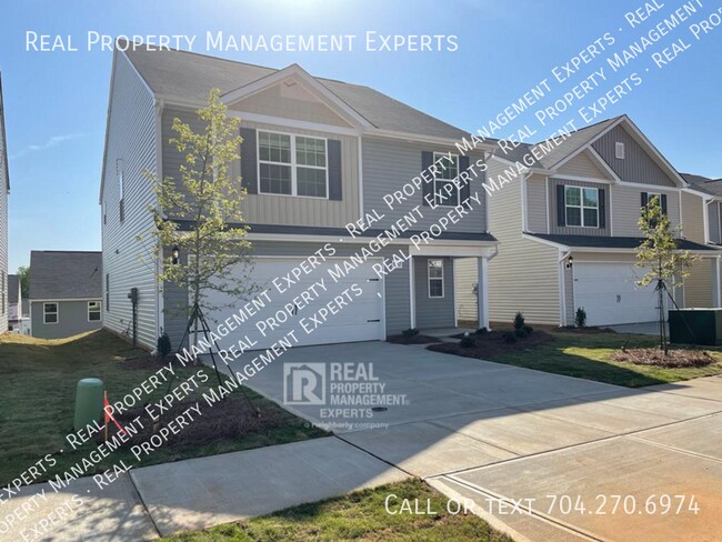 Building Photo - **MOVE IN SPECIAL** 4 Bedroom 2.5 Bath Hom...