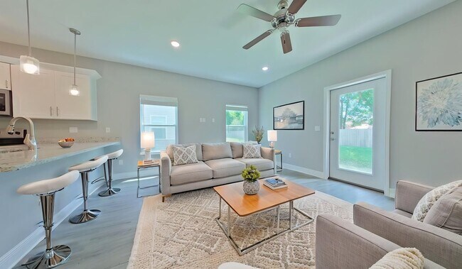 Foto del edificio - 840 Fairview Dr