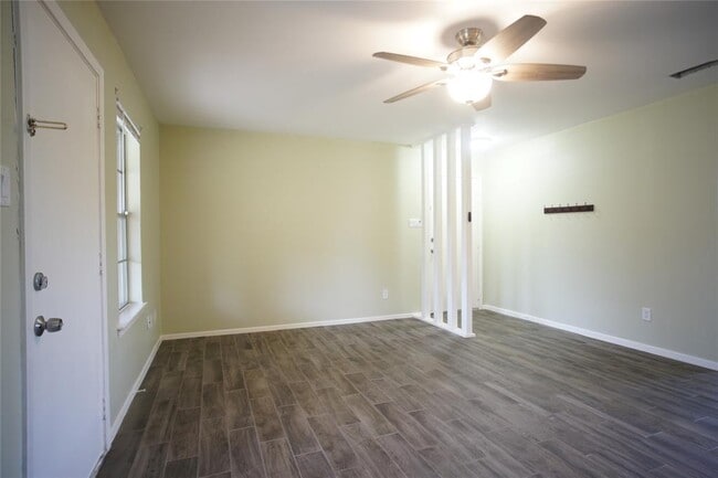 Building Photo - 12725 Dakota Ln