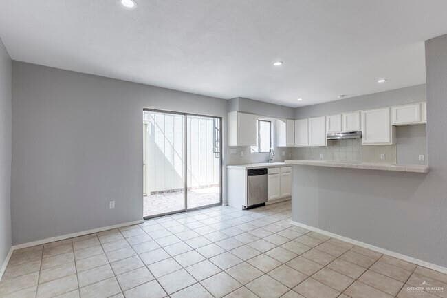 Building Photo - 1121 Redbud Ave