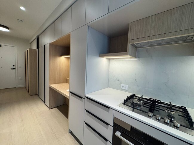 Building Photo - 125 Albert St