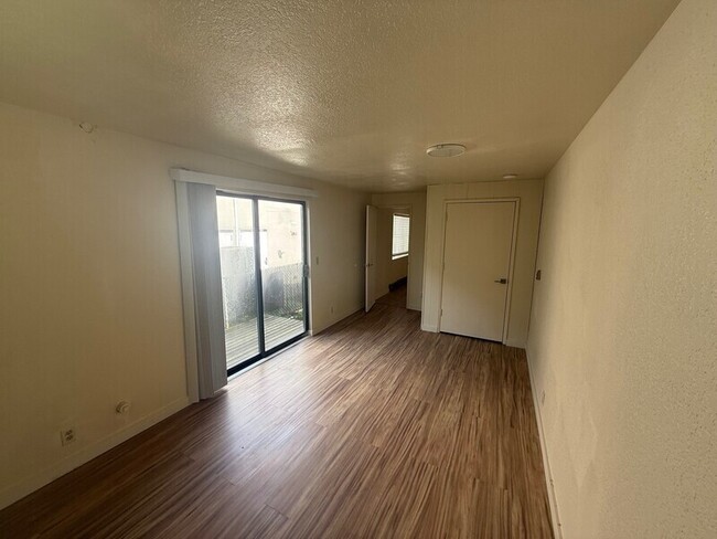 Foto del edificio - 9742 6th Ave NW