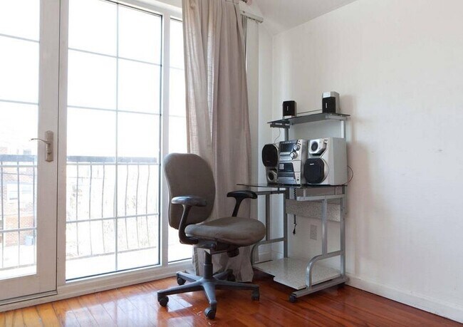 Foto del edificio - 30-47-47 82nd St
