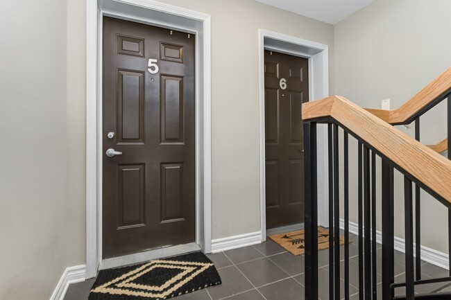 Building Photo - 115-115 Bluestone Private