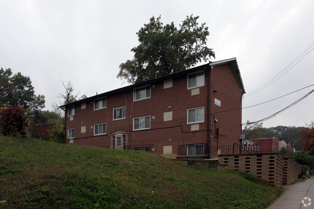 Foto principal - 4241 Foote St NE