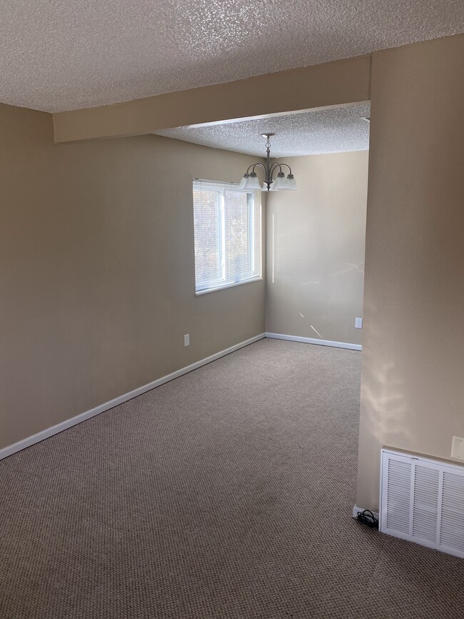 Building Photo - 1705 Heatheridge Rd
