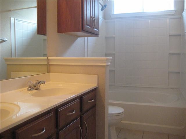 Building Photo - 2110 Charlotte Estates Dr