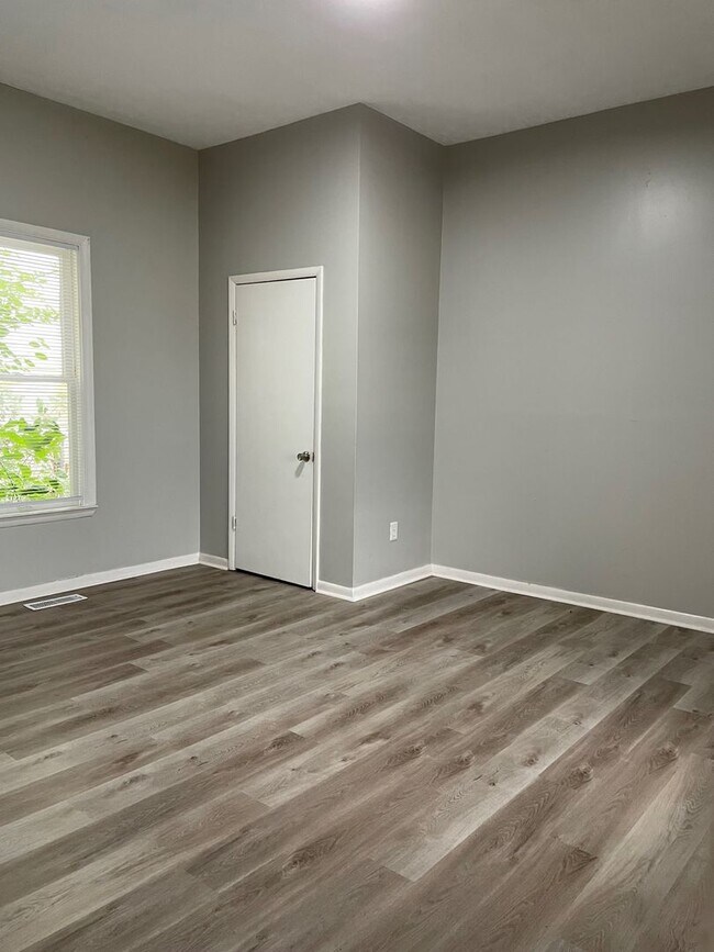 Building Photo - 592 E. 3rd Avenue