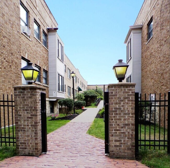 Foto del edificio - Courtyard at James