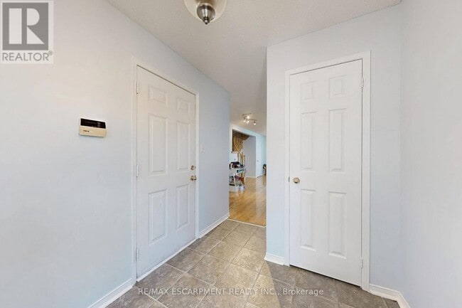 Building Photo - 5134 Des Jardines Dr