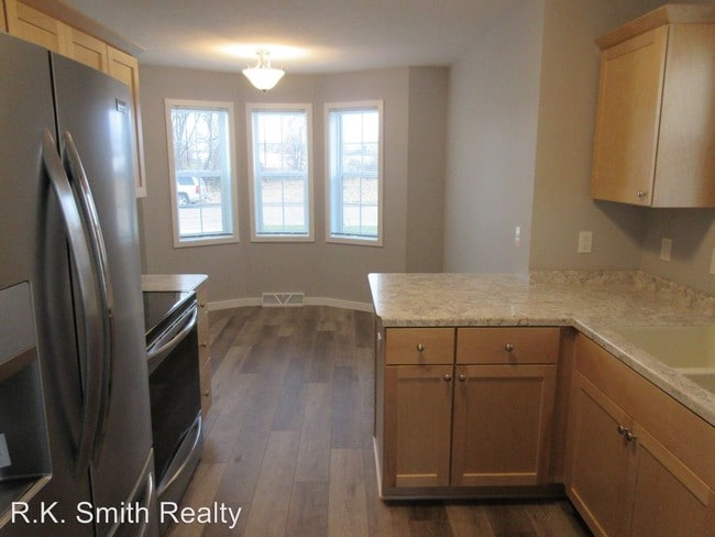 Building Photo - 4620-4622 Woodgate Dr
