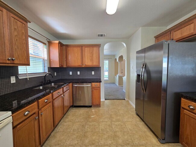 Foto del edificio - RENT REDUCTION - AVAILABLE NOW!