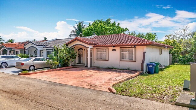 Foto del edificio - 17372 NW 76th Ct