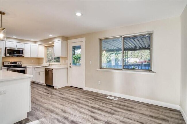 Building Photo - 7507 66th Avenue West, Lakewood, WA, 98499