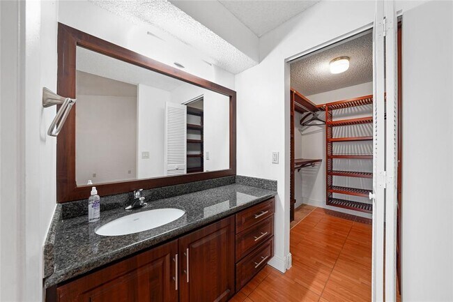 Foto del edificio - 344 NW 94th Ter