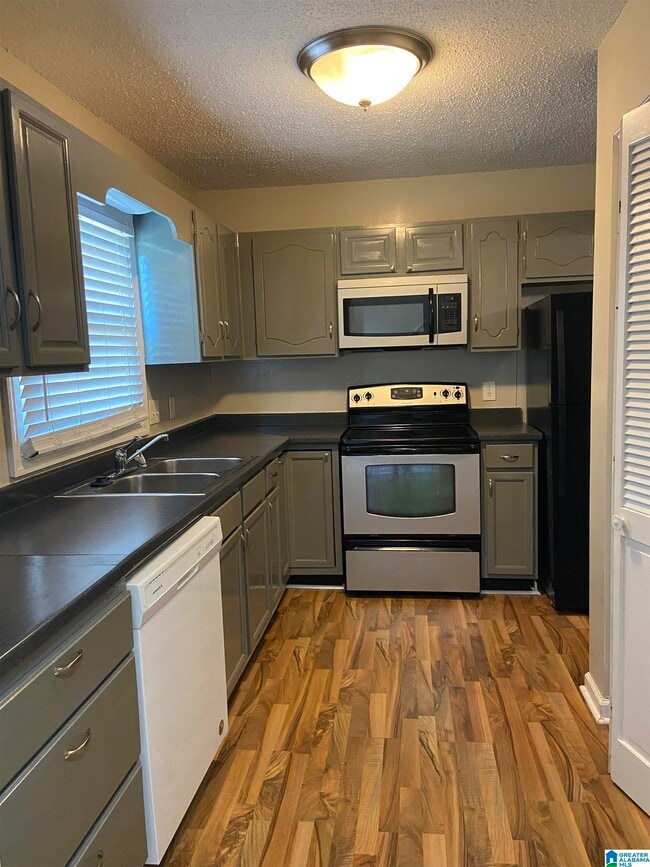 Foto del edificio - 205 Old Rocky Ridge Ln