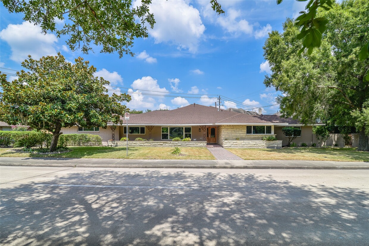 Primary Photo - 3318 N Braeswood Blvd
