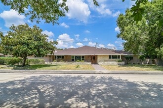 Building Photo - 3318 N Braeswood Blvd
