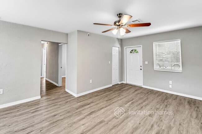 Building Photo - 3028 Ridgeway Ave