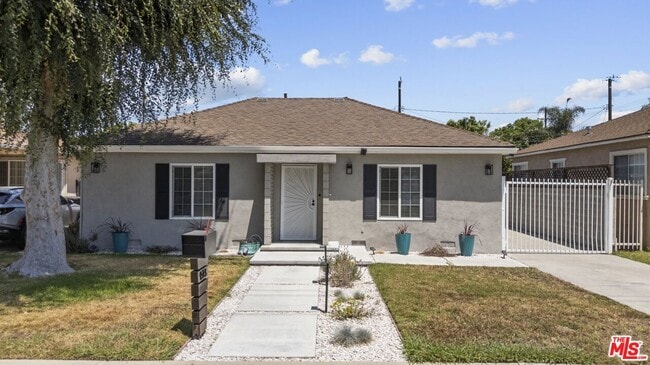 Building Photo - 923 W Orange Grove Ave