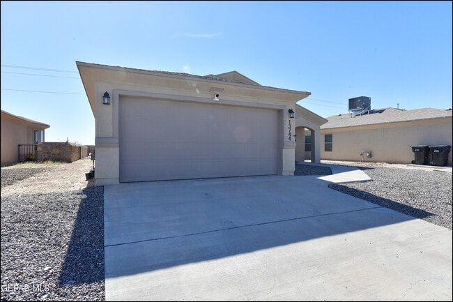 Building Photo - 13744 Flora Vista Ave