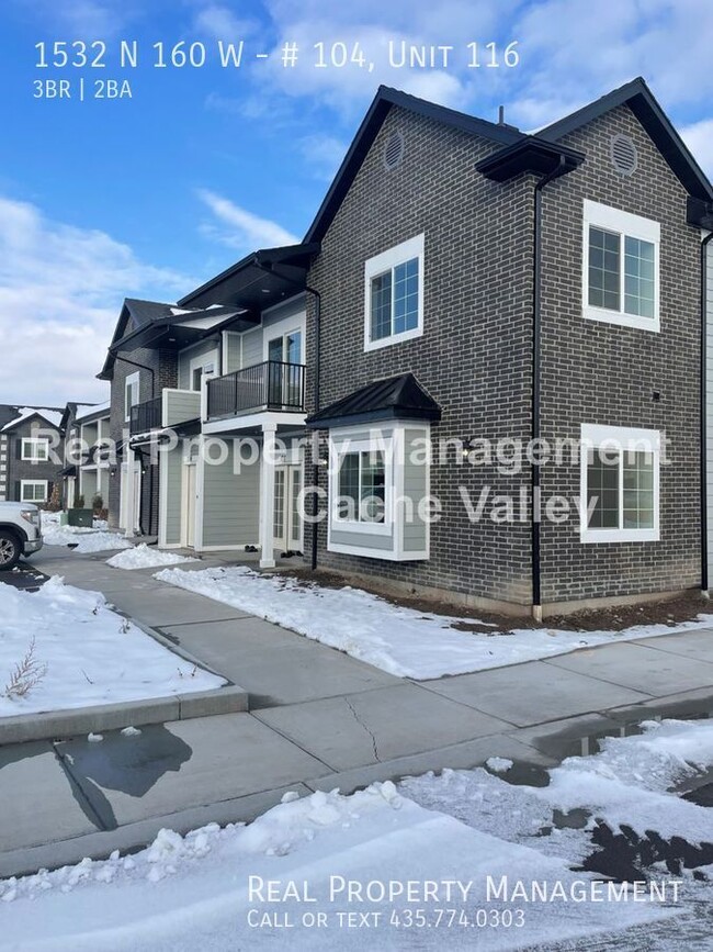 Foto del edificio - 3 br. newer build unit.  Move in ready in ...