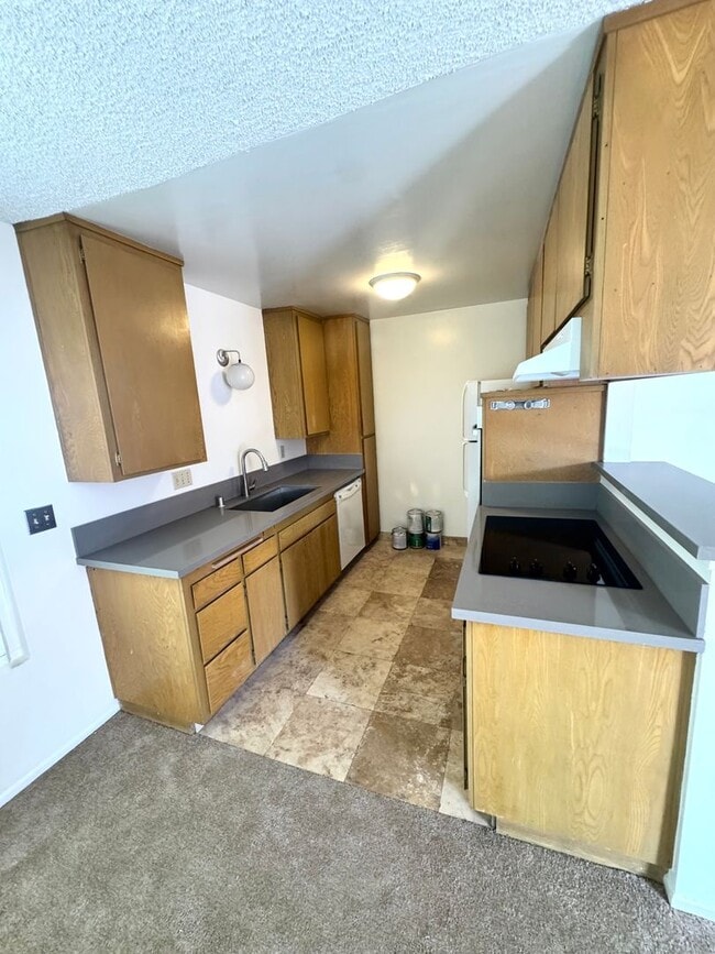 Foto del edificio - Upgraded Spacious and Bright Upstairs One Bedroom