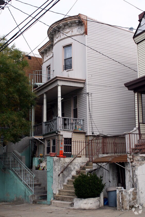Foto del edificio - 1734 Adams St