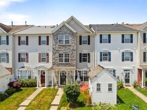 Building Photo - 4910 Edgeware Ter