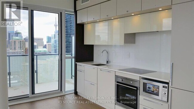 Building Photo - 15-2515 Grenville St