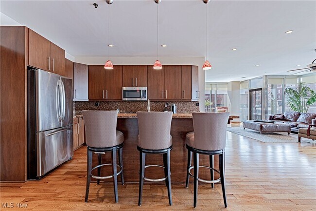 Foto del edificio - 701 W Lakeside Ave