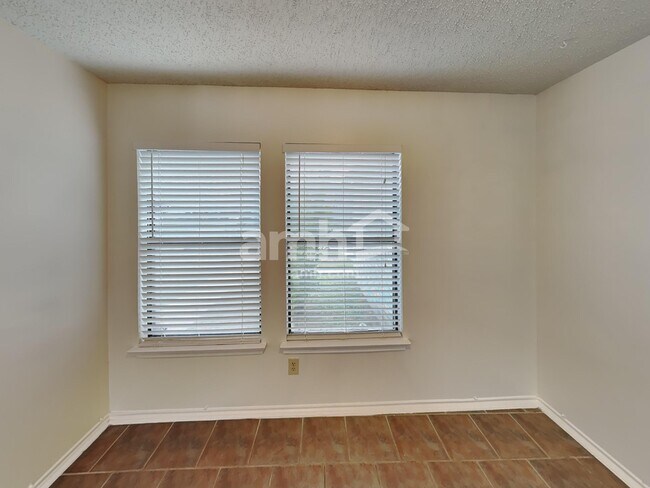 Foto del edificio - 5407 Colton Creek