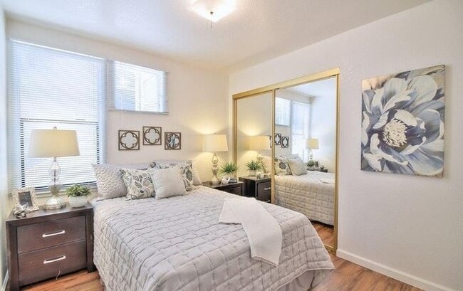 Foto del edificio - 2401 Park Blvd unit 3a